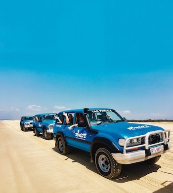 A group of backpackers in 4wd jeeps having a great time on the Dingos 3 day kgari trip