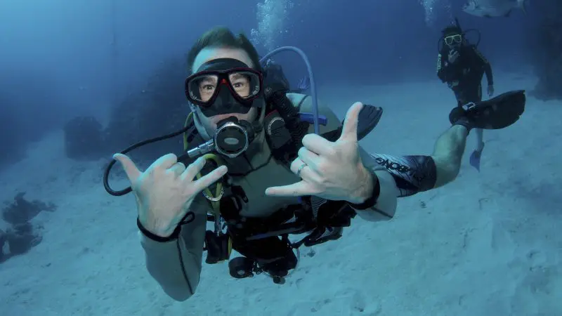 picture of diver in the ocean