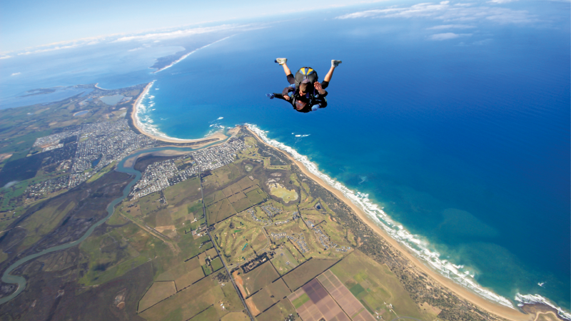 60ab3b3a291bf_2299_skydivewtgor1-3