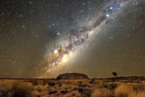 Breathtaking Milky Way over Uluru at night during a 4-day Uluru, Kata Tjuta, and Kings Canyon tour from Yulara to Alice Springs.