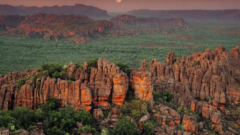 Experience Kakadu’s majestic rocky cliffs and dense greenery under a full moon on a 4-day Katherine Gorge tour from Darwin.