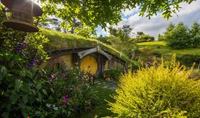 Discover the iconic round-doored hobbit house nestled in lush Hobbiton scenery—ultimate film set tour for fans and travellers alike.
