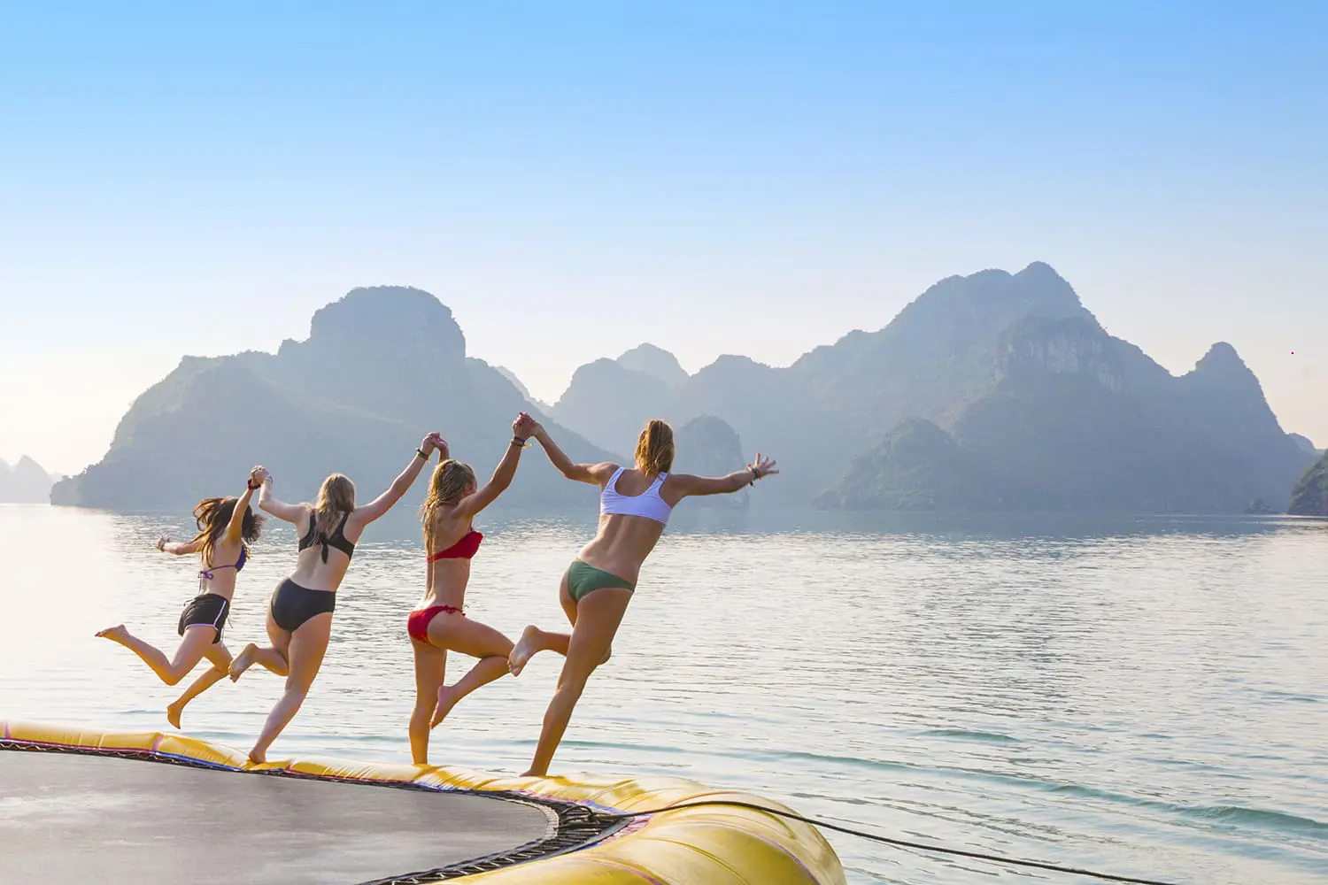 5c5123baddcad_1588_vietnamintrohalongbaytrampolinejumphiresa-1