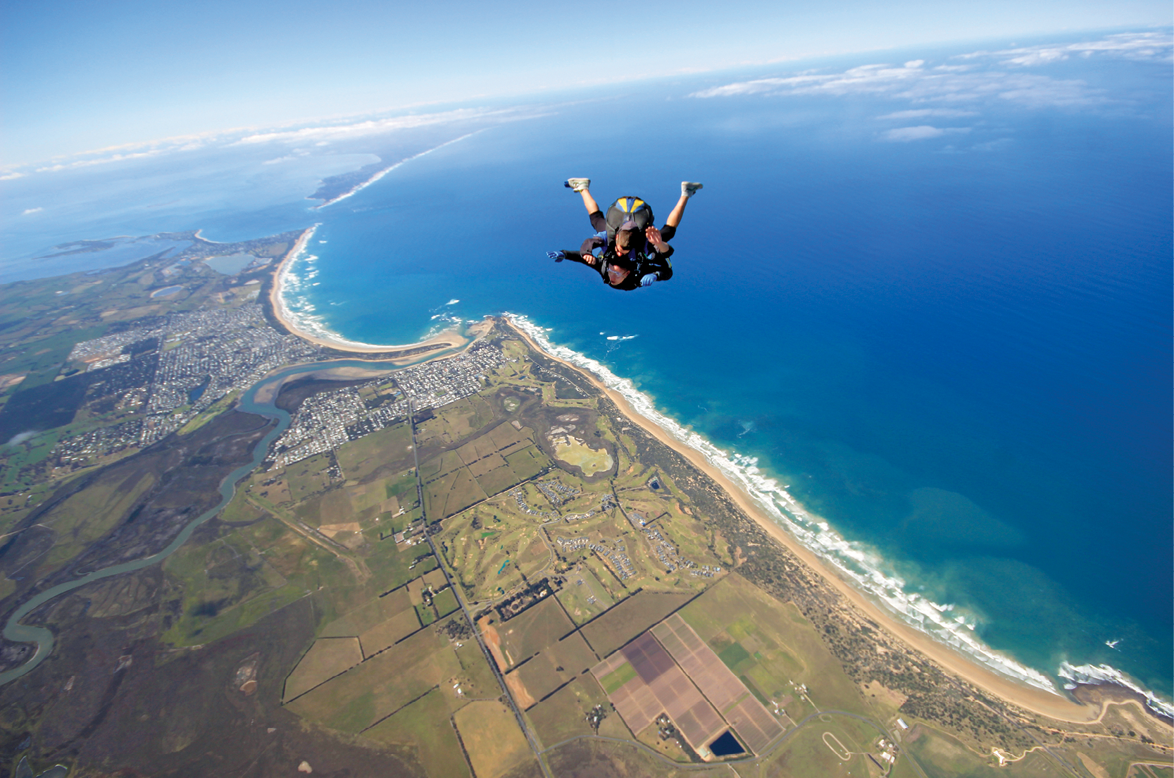 60ab3b3a291bf_2299_skydivewtgor1-3