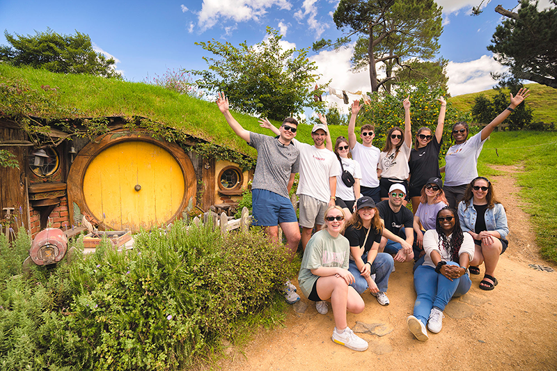 6451a7fe20152_1588_hobbiton-group-1