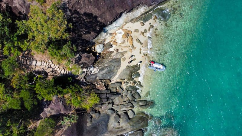 whitsundays island with boat