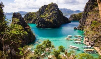 Islands in the Philippines with turquoise blue waters!