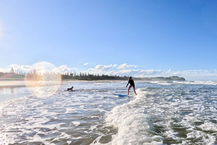 surf lesson in byron bay australia east coast